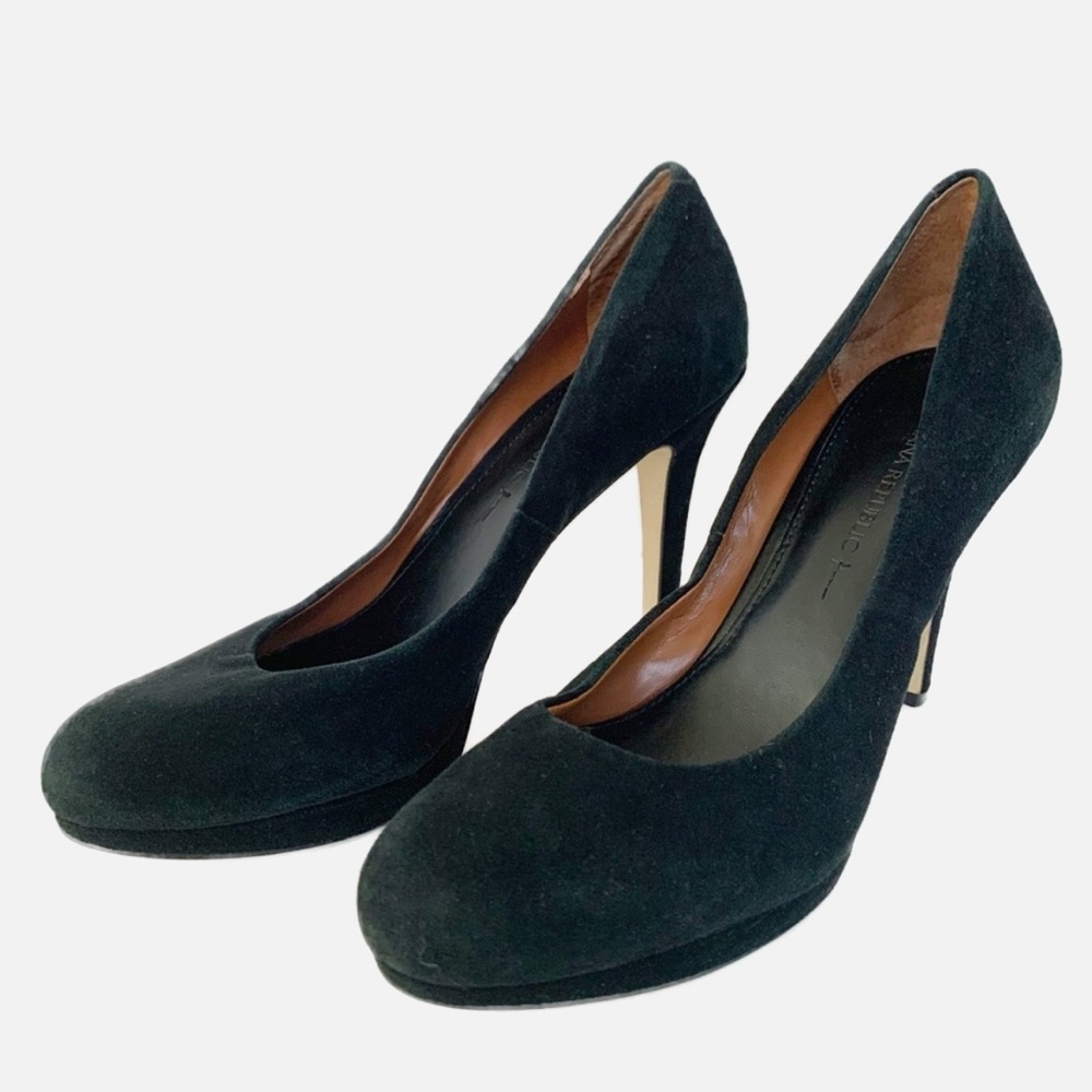 Banana Republic Classic Black Suede Round Toe Four Inch Heels Covered Heels 👠🖤